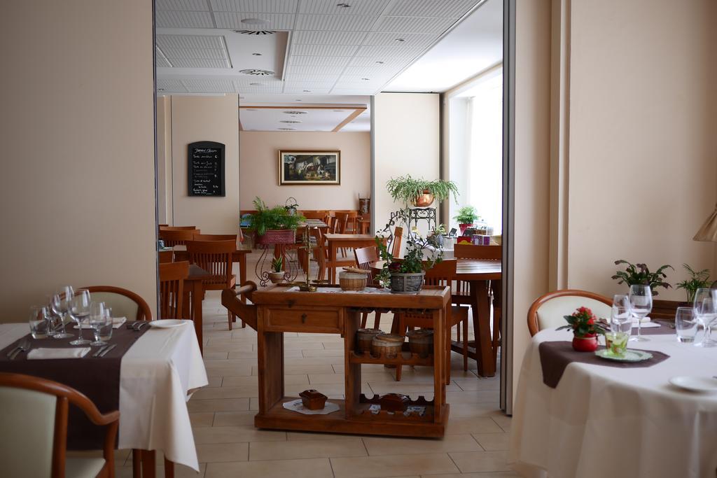 Auberge Aux Deux Sapins مونتريختر المظهر الخارجي الصورة