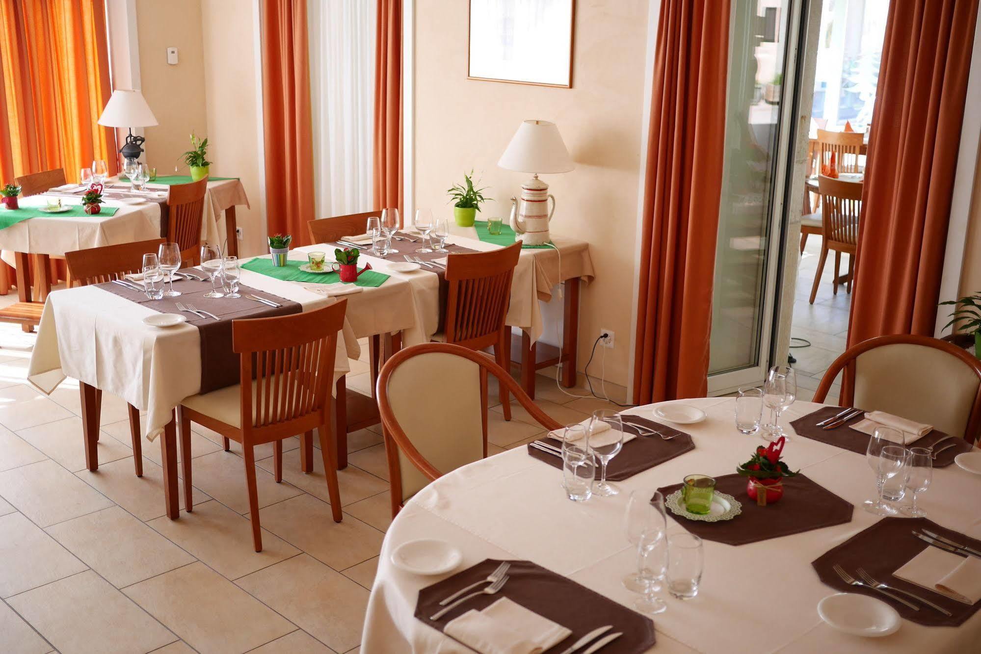 Auberge Aux Deux Sapins مونتريختر المظهر الخارجي الصورة