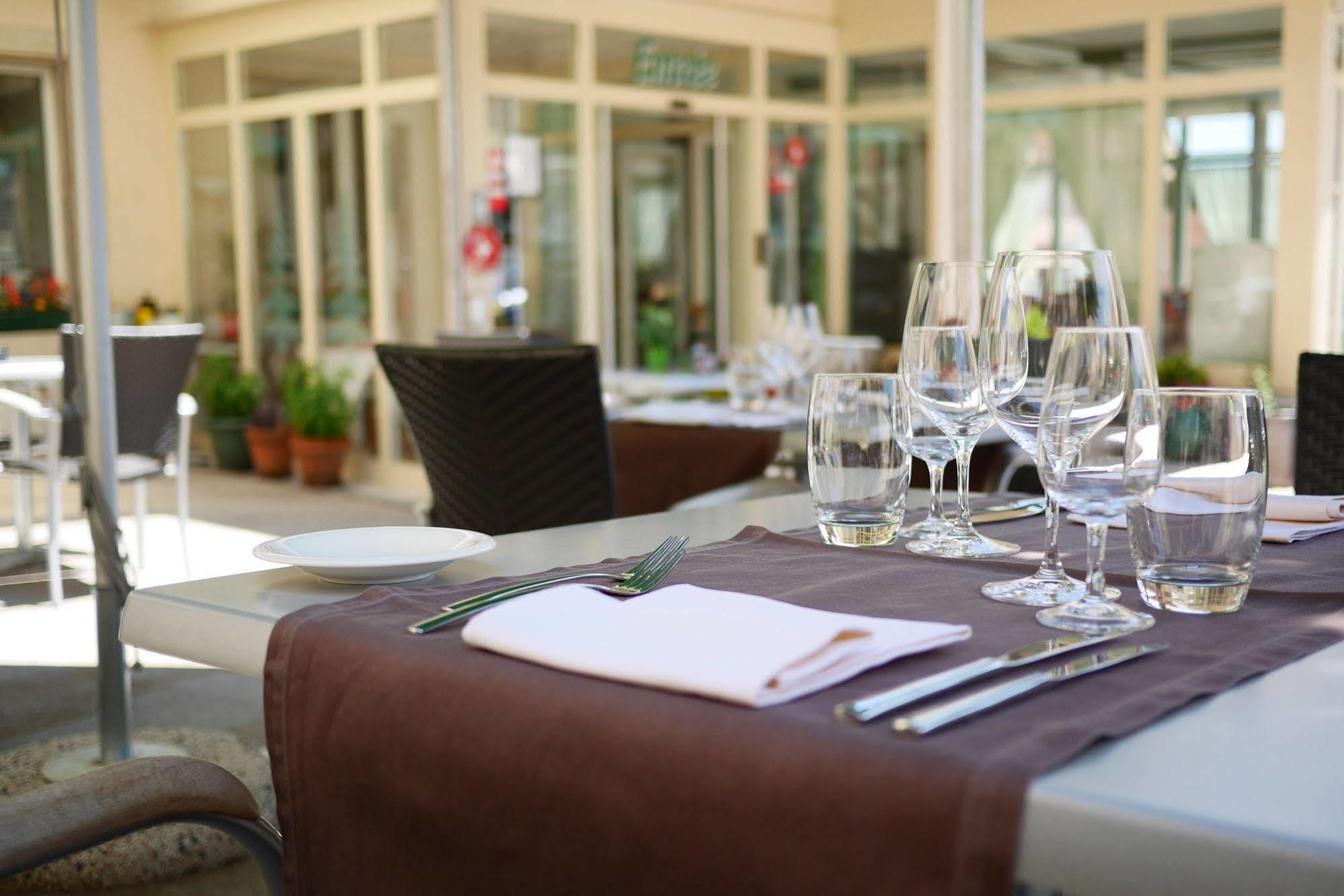 Auberge Aux Deux Sapins مونتريختر المظهر الخارجي الصورة